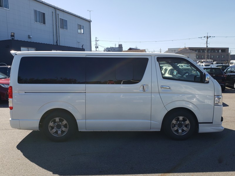 ハイエースバン4枚目