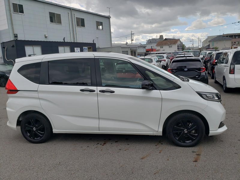 フリードプラス4枚目